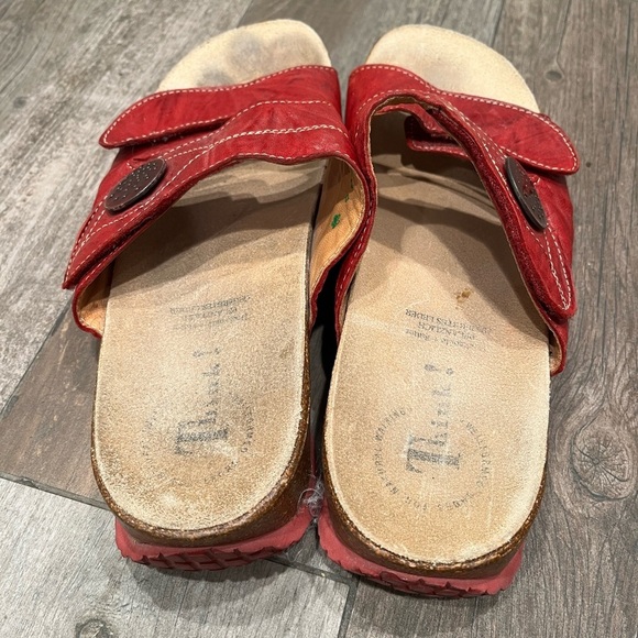 Think! RED Leather Adjustable Strap Sandals - Mizzi - EU 40 US 9 - 9.5 - Picture 3 of 6